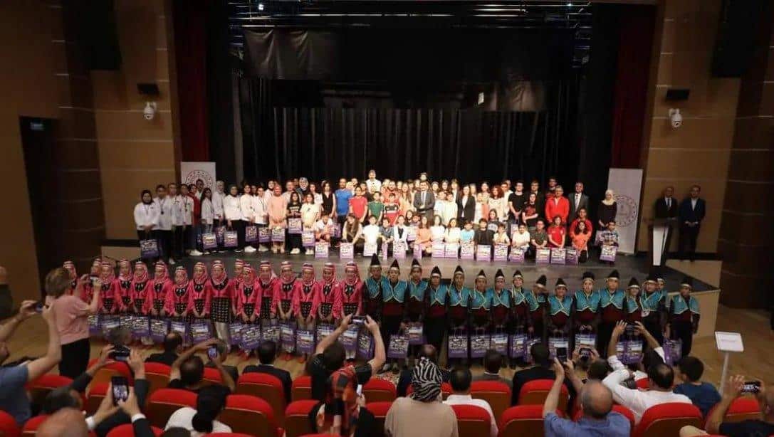 Ulusal ve Uluslararası düzeyde düzenlenen yarışmalarda 1,2 ve 3. olan öğrencilerimize yönelik ödül takdim töreni düzenlendi.