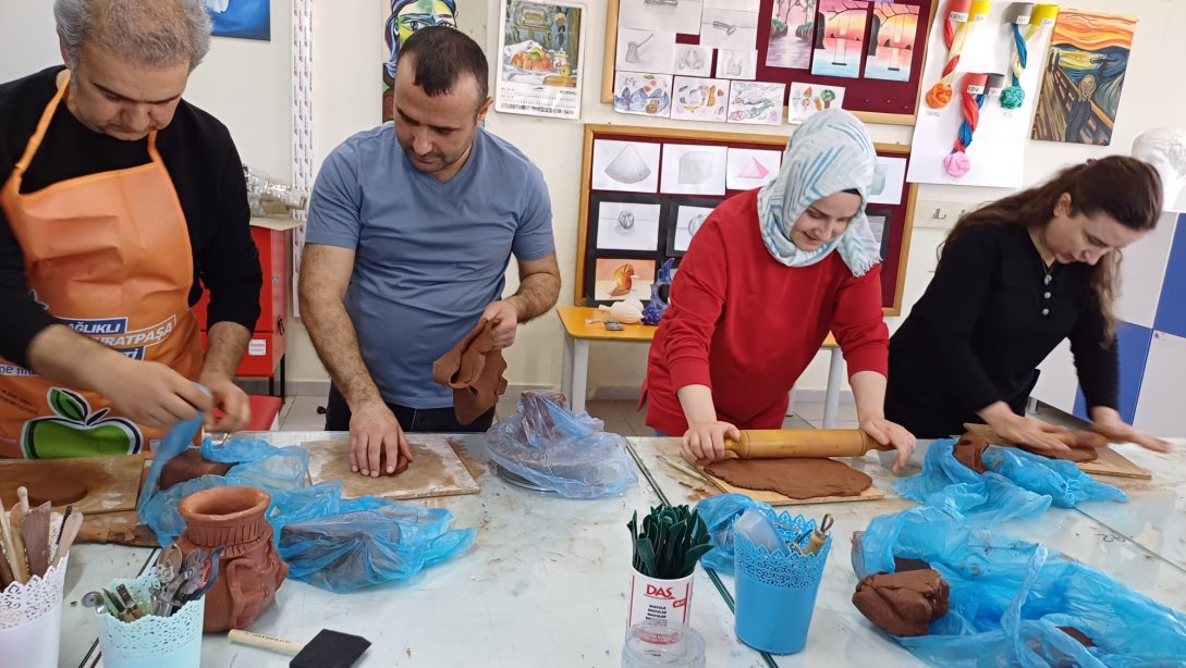 Burdur'da Üretken Bir Nesil Yetişiyor BAKA SOGEP Projesi kapsamında Seramik Kursu