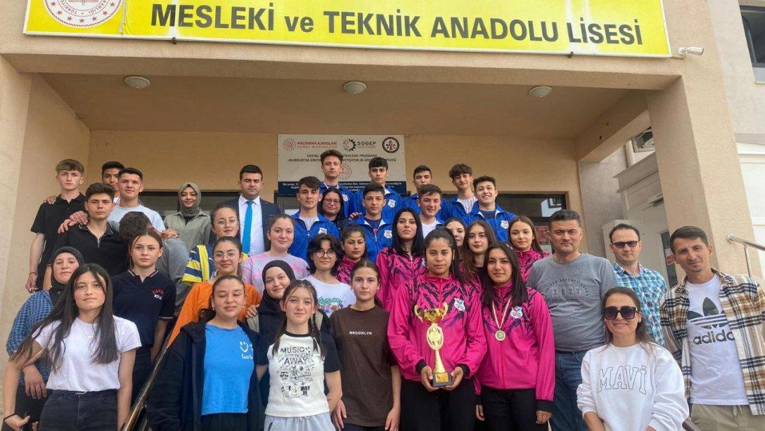 Burdur'da Üretken Bir Nesil Yetişiyor Projesi Spor Müsabakaları Çavdır'da yapıldı.