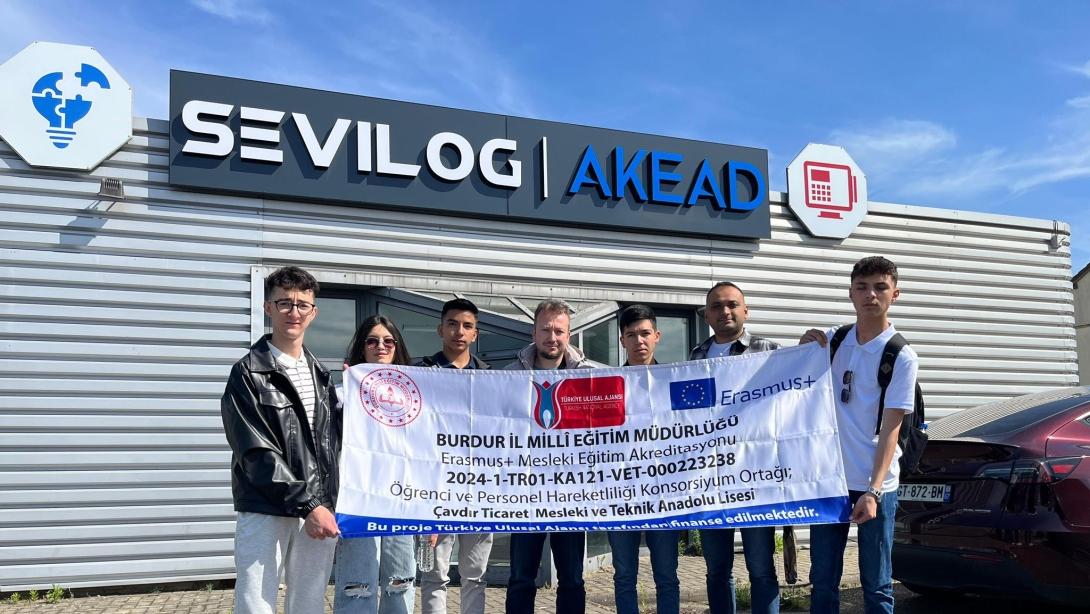 Erasmus+ Mesleki Eğitim Akreditasyonu kapsamında  Çavdır Mesleki ve Teknik Anadolu Lisesi Bilişim Teknolojileri Alanı öğrencileri, Avrupa'da gerçekleştirdikleri 21 günlük staj faaliyetini başarıyla tamamladı.