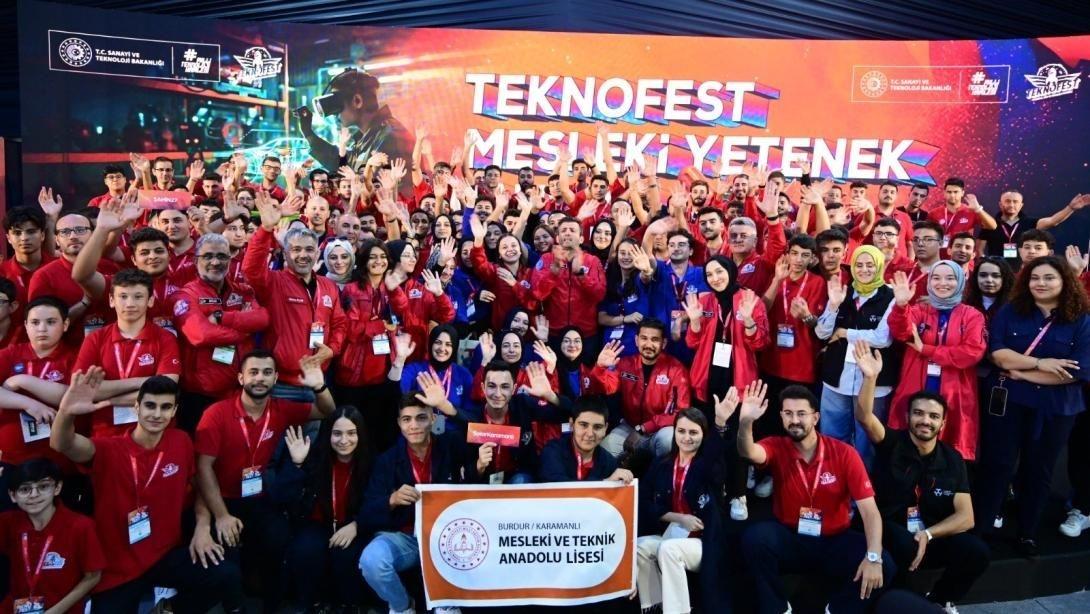 TEKNOFEST 2025 Teknoloji yarışmaları kapsamında Mesleki Yetenek Yarışması Güneş Enerji Sistemleri kategorisinde Karamanlı Mesleki ve Teknik Anadolu Lisesi SolarKaramanlı takımı, Türkiye 6.sı olarak büyük bir başarıya imza atmıştır.
